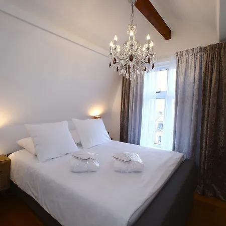 Apartman Luxury V History Written