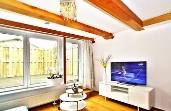Luxury V History Written Apartman *
